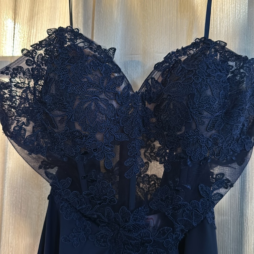 Dress - Picture 3 of 4